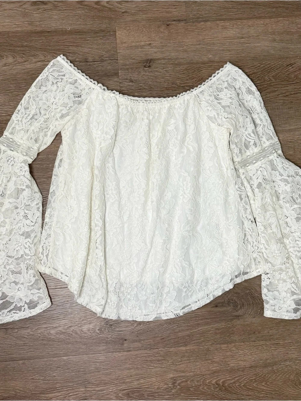 Laundry By Shelli Segal White Lace Off-Shoulder Top
